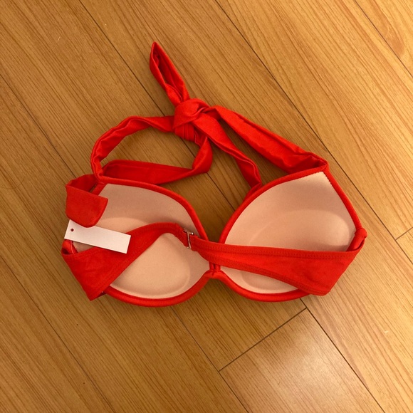 Red padded bikini top. - Picture 2 of 4